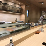 鮨たか 下高井戸旭鮨総本店 - カウンター。テーブルもあります！