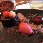 レストラン マノワ - さくらんぼとヴァローナチョコレートのフォレノワールup