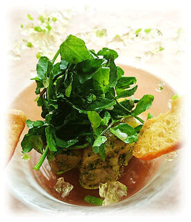 Shirogane Chez Tomo Natural Cuisine - 軽く燻製をかけた青森県産平目とタイラ貝のマリネ オーガニック小麦粉で焼き上げたクリスピー野菜パン添え