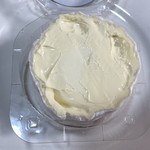 チーズ王国パティスリー ジュダン - ブリア サヴァラン アフィネ 上部の表面を削いでみました