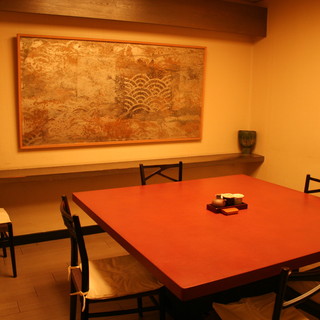 Private room for up to 26 people (Western private room for 4 to 8 people and tatami room/chair seating)