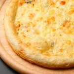 Bistro EBISU - 6種チーズピザ
