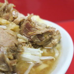 ラーメン二郎 - 豚の厚み