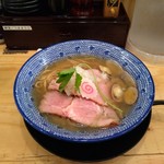 下品なぐらいダシのうまいラーメン屋 荒波屋 - 