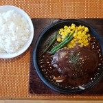 シエスタ ヤマノテ - 鉄板デミハンバーグ(800円)です。