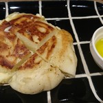 鉄板焼 ふじいさん - チーズおやき