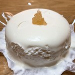 みどりや洋菓子店 - レアチーズケーキ アップ