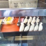 栄屋ミルクホール - 店頭のおにぎり(2019年7月4日撮影)