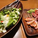 熟成肉＆チーズの店 iQue’ rico！ ～ケリコ～  - 1皿目◇肉前菜2種盛り合わせとサラダ