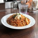 人形町バル 雄 - ヤリイカとキャベツのトマトソースパスタ900円