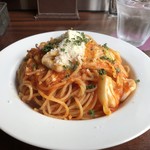 人形町バル 雄 - ヤリイカとキャベツのトマトソースパスタ900円