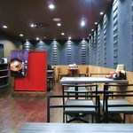 担担麺　利休 - スタイリッシュで綺麗な空間