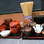 担担麺　利休 - 調味料はいろいろあります