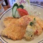 くつろぎ亭ひこべえ  - 魚フライ・野菜フライにサラダ添え