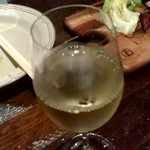 炭ビストロ コショネキッチン - 【2019.7.4(木)】飲み放題の白ワイン