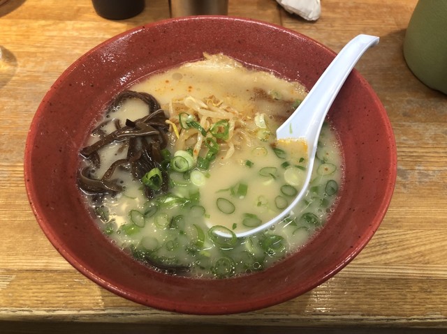 博多駅の立ち食いラーメン By ターツの食い道楽 まるうまラーメンぷらっと博多no 1 博多 ラーメン 食べログ