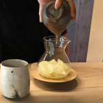 冬夏 - やぶきた新茶 3煎目は温かいお茶を氷で冷やして