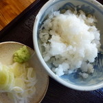 手打そば里居房 - 辛味大根おろしと薬味