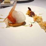ラ・ベ - 前菜：　　　オマールトロンソンのポッシェ　柚子の香り　なめらかなコライユ