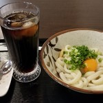 伊勢うどんいせ - 月見うどん¥500とアイスコーヒー¥150