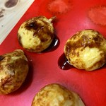 泉屋 - ソースをつけても美味しい。