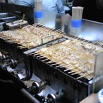 天平 - カウンターではマスターの楽しいお話も聞けます