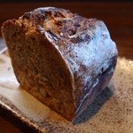 トンボ ベーカリー - 黒糖クルミパン