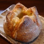 トンボ ベーカリー - オランダチーズパン