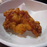 太陽のトマト麺 - からあげは骨付きで、揚げ立てカリカリジューシー。