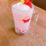 カフェレストガレージ - タピオカいちごみるく