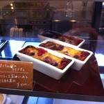 カフェ　コスモノート - ショーウインドーのケーキ