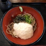 山椒茶屋 - 冷やし山かけそば 750円。