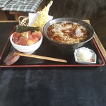 Achikochi - まぐろ漬け丼セット(900円)とでっかい海老天(430円)