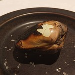 カランク - 焼き蛤。蝶番を割ってギリギリまで火入れした絶品蛤はVilla Del Solの看板料理だった。