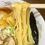 春駒食堂 - ギョーザラーメン　麺アップ