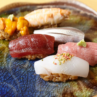 こだわりの寿司も味わえるコース。様々なシーンにご利用ください