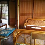 はなうた - 窓側テーブル、左が座敷