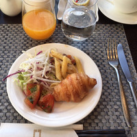 R restaurant & bar - 