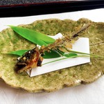 行楽庵 - 先程の鮎の骨が、骨せんべいになって戻って来ます(๑❛︎ڡ❛︎๑)☆︎