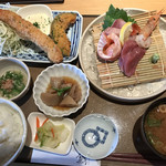 鯱 - 名物！大海老フライとお刺身盛り合わせ 