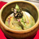 エクアトゥール - マコガレイのカルパッチョ、アスパラ、キャビア