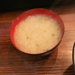 海の幸　翔 - お姉さんが、その都度、味見して作ってくれる味噌汁。