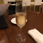 furenchibisutororumidhi - 乾杯のシャンパン