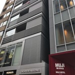 銀座ふじやま - 左側のビル。無印のお隣のビルです