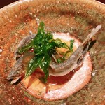 銀座ふじやま - あゆの揚げ焼き、蓼も油で揚げてあります