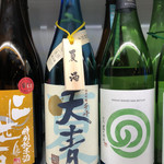 マグロ 日本酒 光蔵 - 右側オススメされたお酒。
            真ん中が美味しかったお酒。