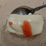 鮨 水月 - デザートの豆乳杏仁豆腐、ベリーソースかけ。