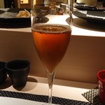 鮨 水月 - 玉露ほうじ茶 香焙。ワイングラスで！