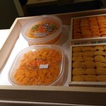 鮨 水月 - 雲丹。食べ比べ前に見せてくれます！