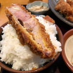 とんかつ しお田 - とりあえず条件反射でオンザライスしちゃう